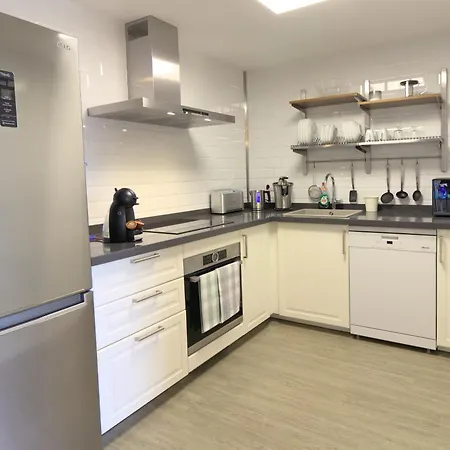 Apartament Large Modern With Terrace & Heated Pool *